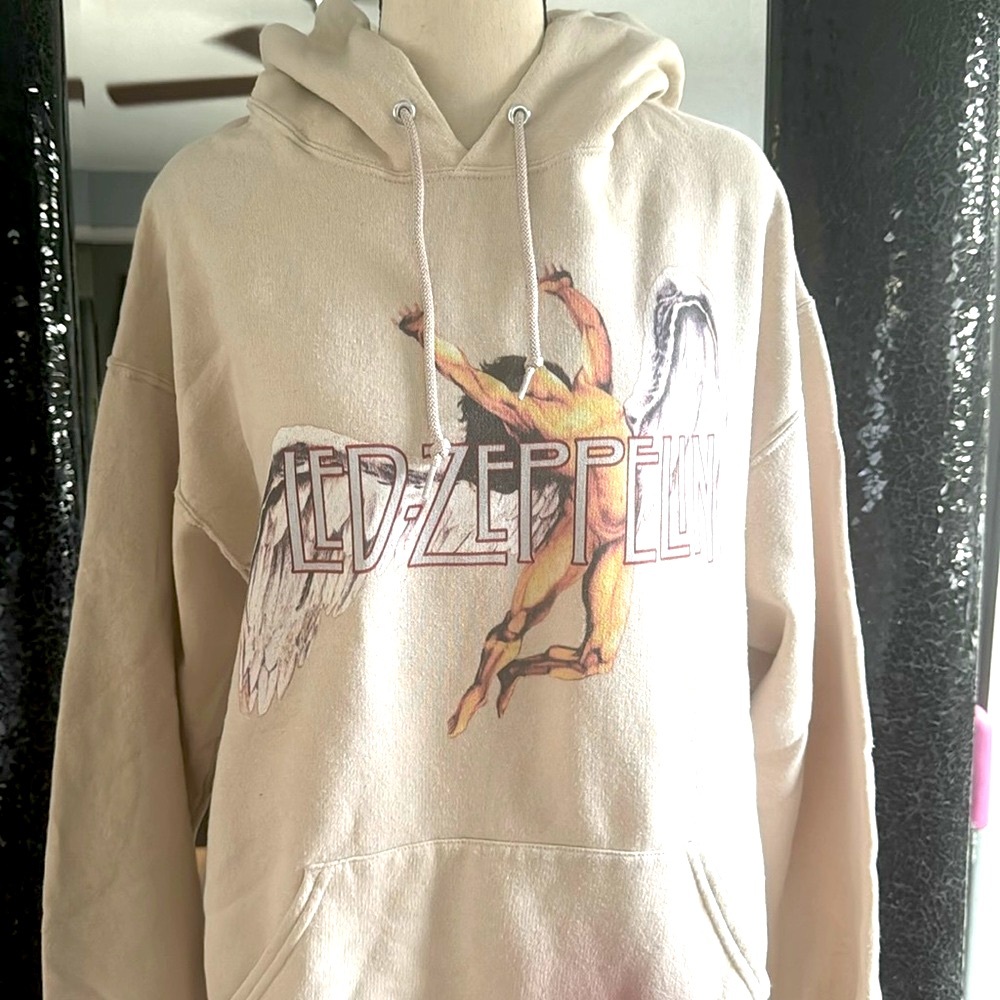 Retro rock hoodie !! ❤️